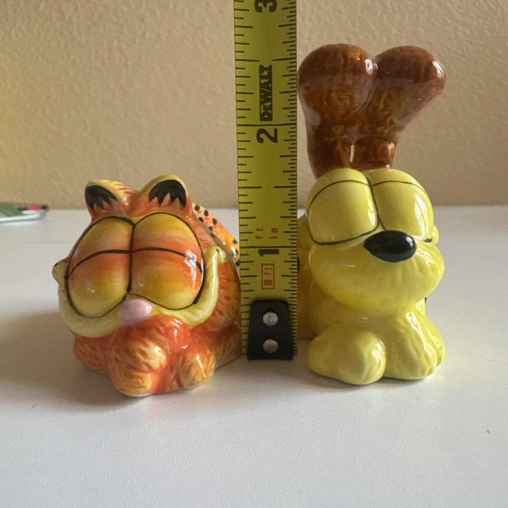 Vintage Garfield & Odie Best Pals Salt & Pepper Shakers Ceramic Magnets RARE